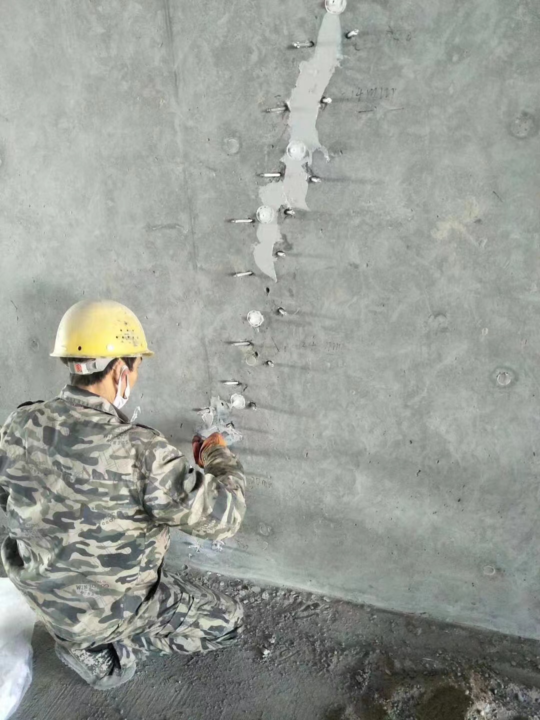 潘集混凝土楼板裂缝加固施工的方案